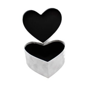 Cutie în formă de inimă învelită cu catifea albă 18×9 cm Cutii