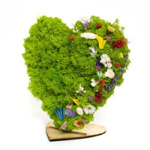 Decorațiune din lemn personalizata cu licheni verzi si plante uscate  Inimă 22×22 cm Cadouri aniversare căsătorie